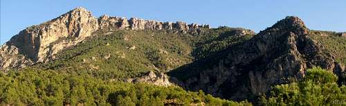 Panoramic view of rock formations above Túron east