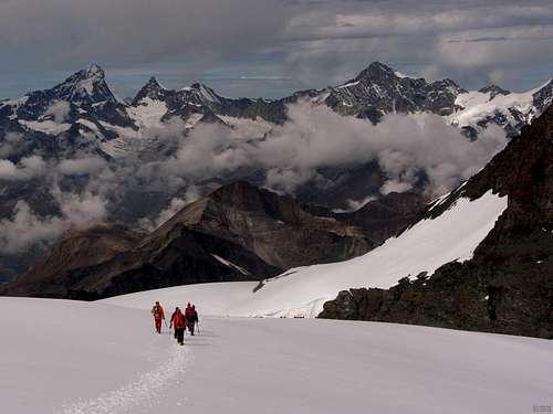 Climbers descending Strahlhorn