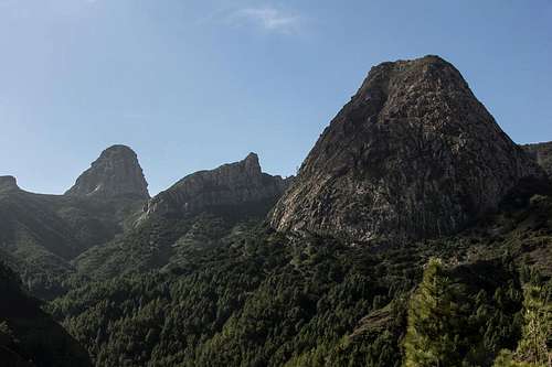 Roque de Aganzo, Roque Camona, Roque Ojila