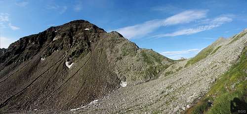 Napfspitz (2888m) and the Edelrauthütte, located on the Eisbruggjoch (2545m)