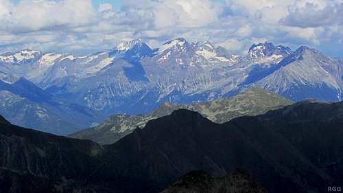 Zooming in on the Rieserferner Alps from the Napfspitz