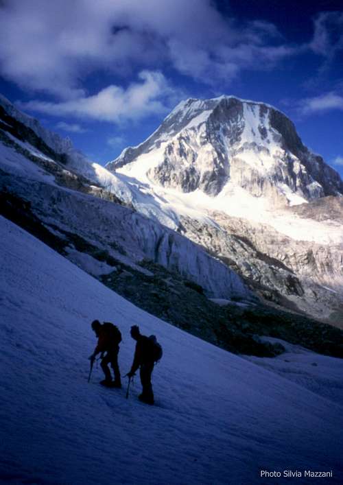 Ishinca, first steps on the glacier and Ranrapalca 6162 m.