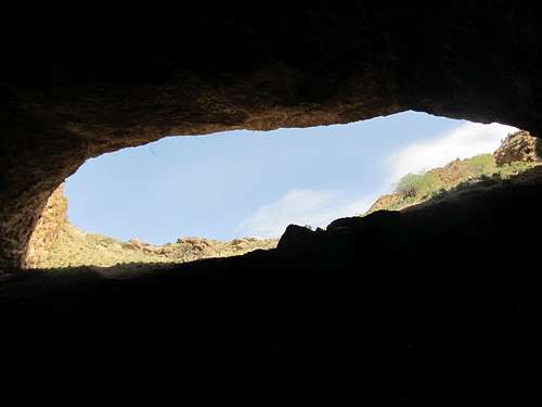 Roodafshan Cave
