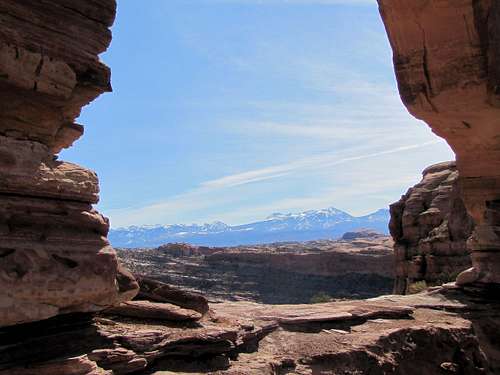 La Sal Mountains seen through the openning of Jeep Arch