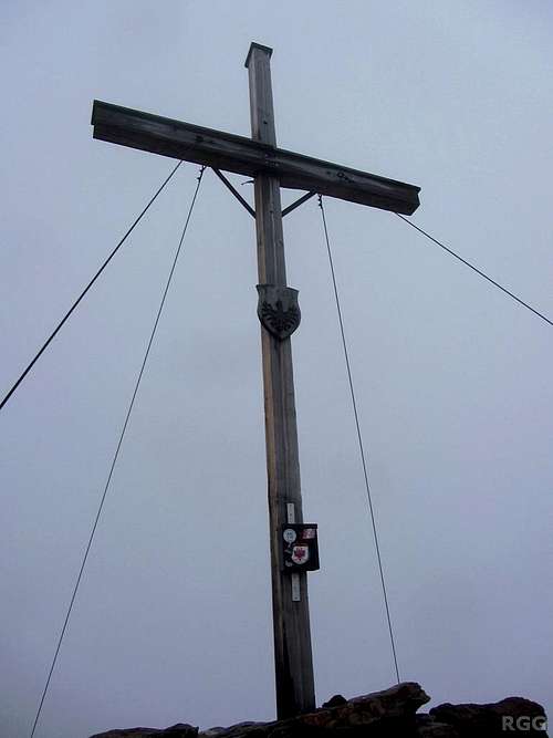 Schwarze Wand (3105m) summit cross