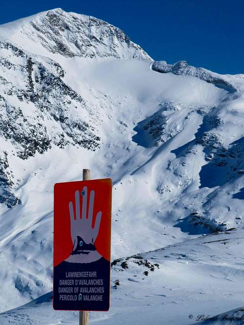 Avalanche Sign & Hoher Riffler