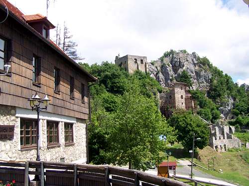 The tourist hut and the old castle of Kalnik