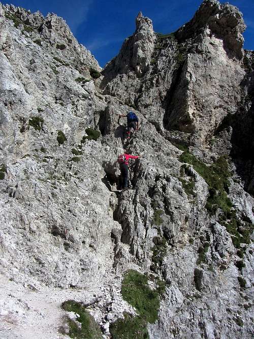 A couple of scramblers on the Günther Messner Steig
