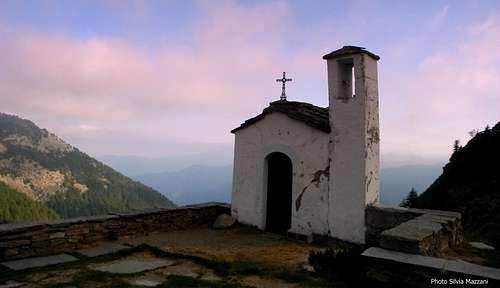 Small alpine chapel near Selleries Hut