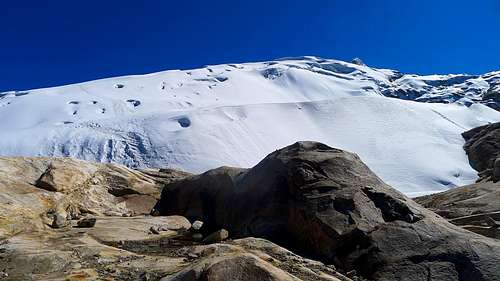 Start of Glacier on Vallunaraju