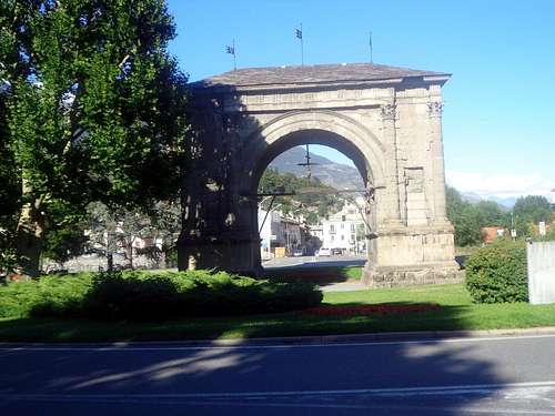 Aosta / B-bis Augustus's 23 BC Triumph Arch 2015