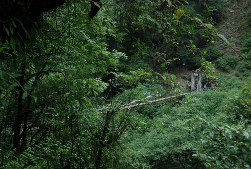 Bridge before the climb to Bakhim