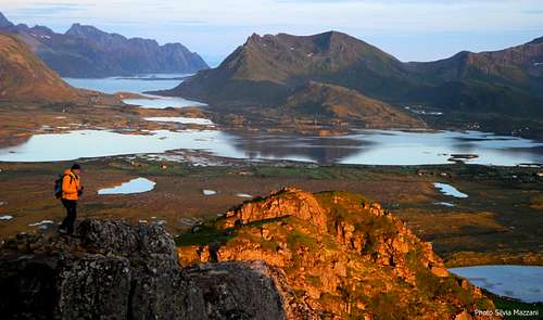 Hoven, Lofoten: night summit pano to the East