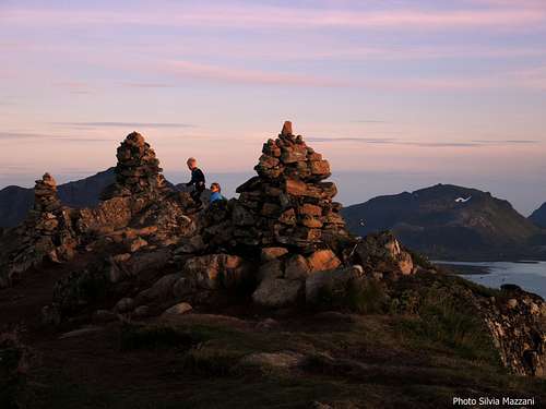 Kids on the summit of Hoven