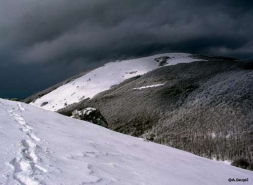  Alancic (1611m) seen over...