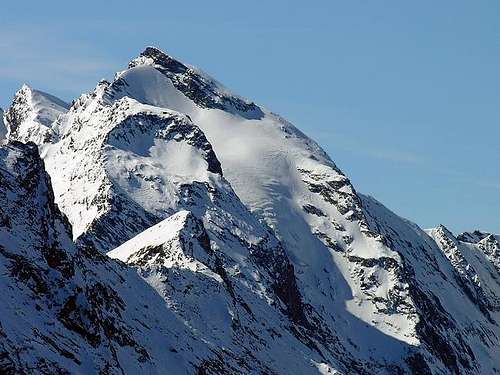 Il monte Paramont (3301 m.)...