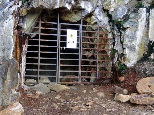 Area/ b (paths) entrance of secon Servette mine 2015