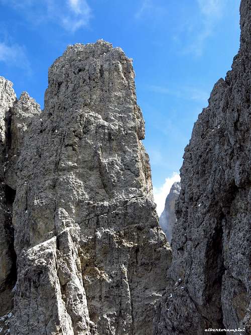A spire along the summit ridge, Cima del Coro