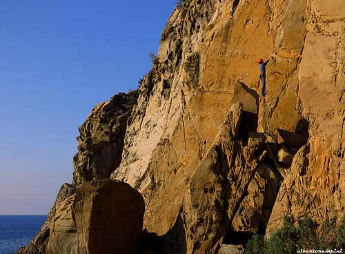 Climbing Spigolo Sally, Sassoscitto Crag