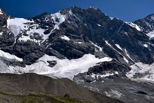 Schalihorn (3975 m) and the Arpitettaz hut