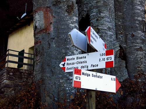 Signposts near Casa Grigolli