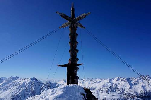 The huge Greitzpitz (9423 ft / 2872 m) summit cross