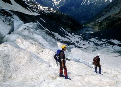 The descent along the glacier