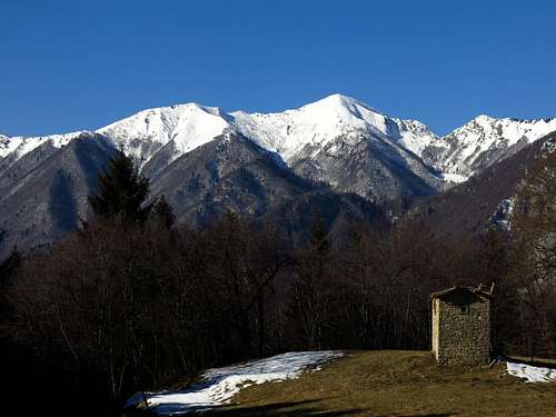 Cima Sclapa and Cima Parì seen from the start of the route to Monte Misone