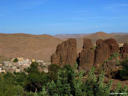 Tiny pinnacles above Sidi M'Zal