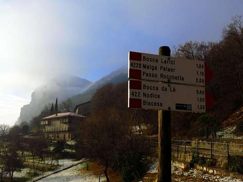Monte Guil, route signpost in Pregasina