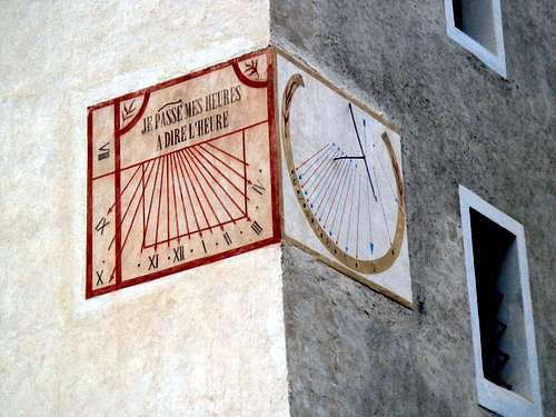 Sundial in Rhêmes St. Georges Parish Church 2015