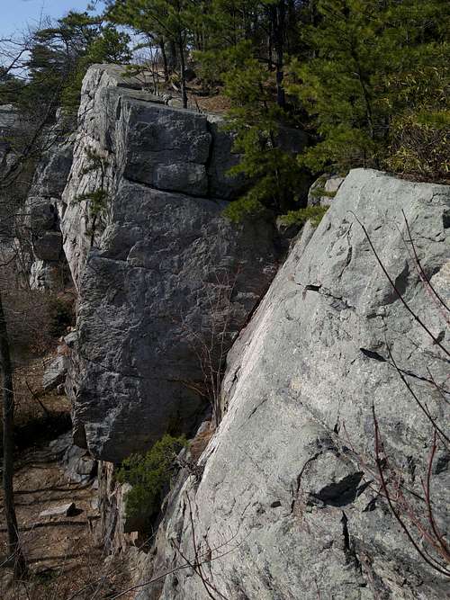 Crescent Rock (Raven Rocks)-- 5.5-5.12d