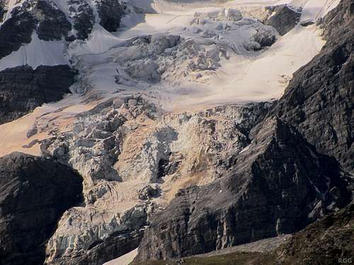 Zooming in on the icefall at the base of the Königsspitze northeast face