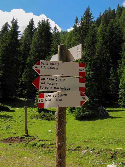 Signpost in Val Contrin