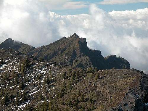 Punta de los Roques (2085m)...