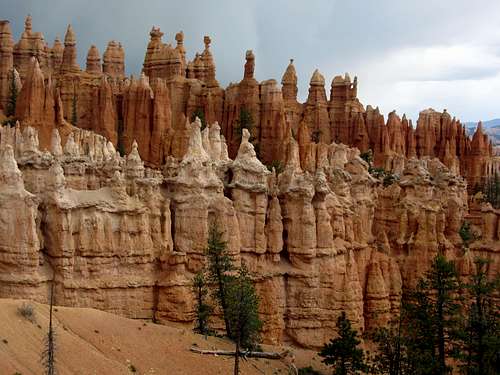 Peakaboo Loop hoodoos