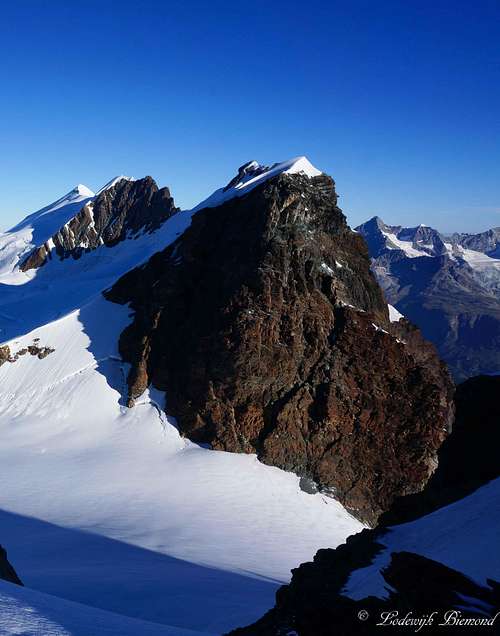 Roccia Nera (13369 ft / 4075 m; SE-Face)