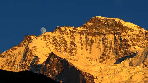 Moon rises up over Jungfrau west ridge 03