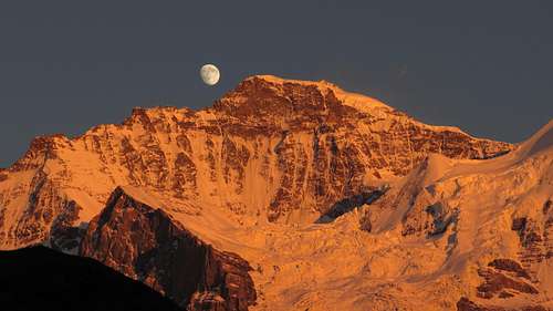 Moon rises up over Jungfrau west ridge 09