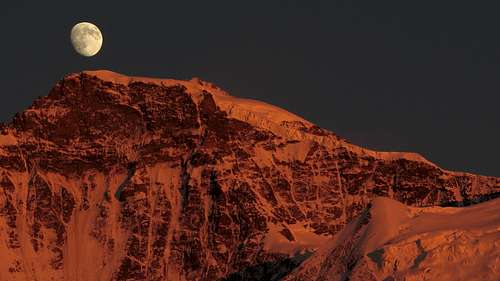 Moon rises up over Jungfrau west ridge 17