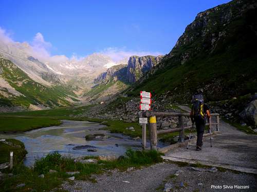 Bridge over Sarca d'Amola at the start of the trail