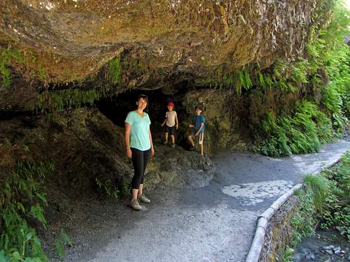 Wahclella Falls cave