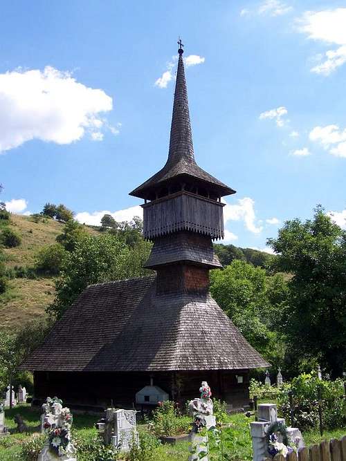 Wooden church of Lăpugiu de Jos