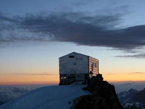 The Vallot Hut on the descent...