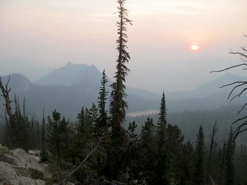 hazy sunrise in the crags