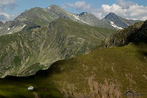 Mt.Negoiu and Mt.Lespezi from Scara