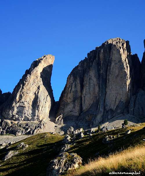 Dente del Sassolungo and Torre Innerkofler from South