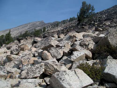 boulder-hopping to gain the se ridge