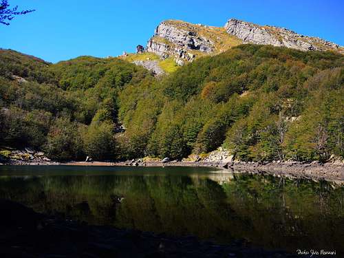 Lago Scuro in early autumn