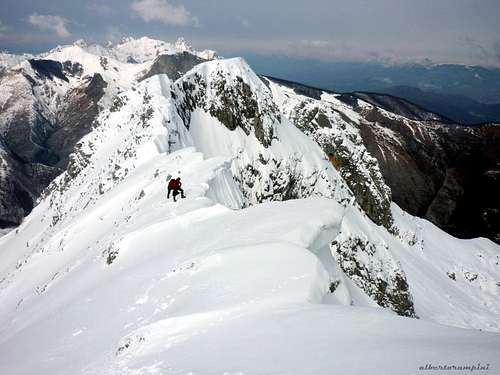 Snow cornices near the summit, Pania della Croce